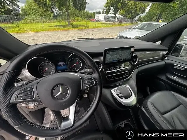 Mercedes-Benz V 220