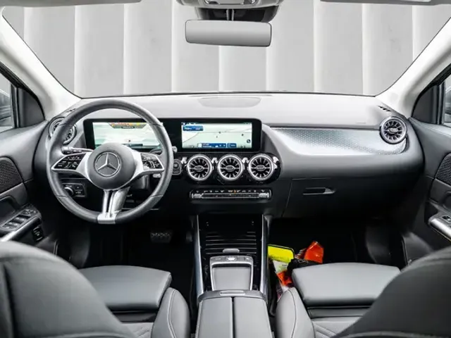 Mercedes-Benz EQA 300
