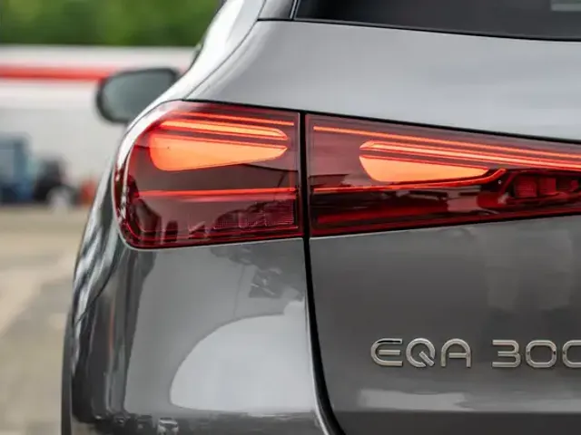 Mercedes-Benz EQA 300