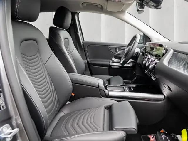 Mercedes-Benz EQA 300