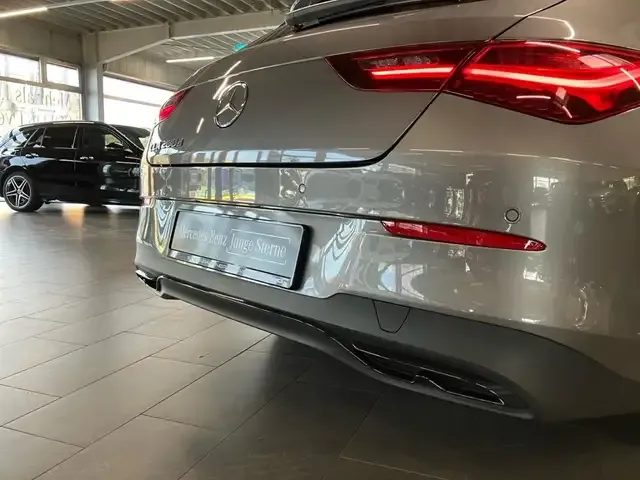 Mercedes-Benz CLA 200