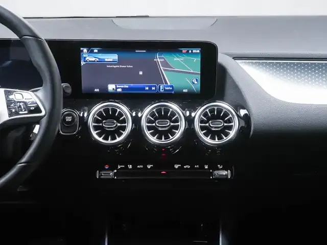 Mercedes-Benz EQA 300