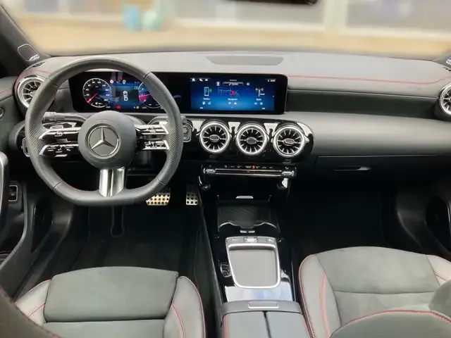 Mercedes-Benz CLA 220