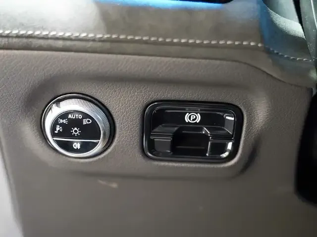 Mercedes-Benz EQE 43