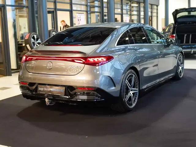 Mercedes-Benz EQE 43