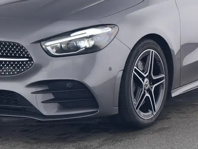 Mercedes-Benz B 220