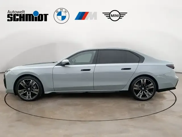 BMW 740