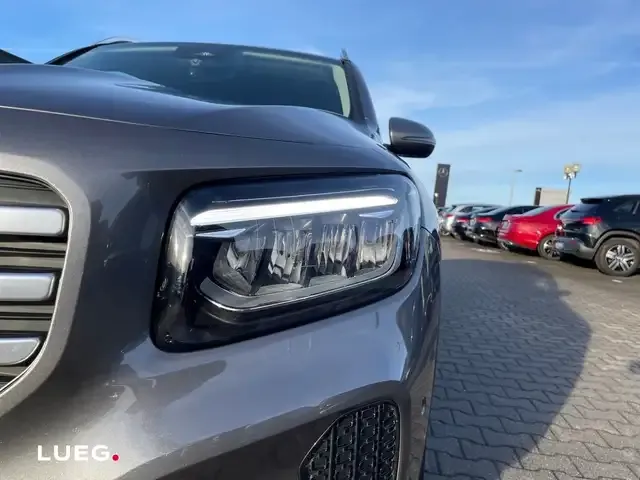 Mercedes-Benz GLB 180