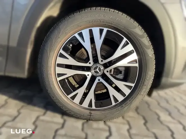 Mercedes-Benz GLB 180