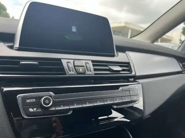 BMW 225