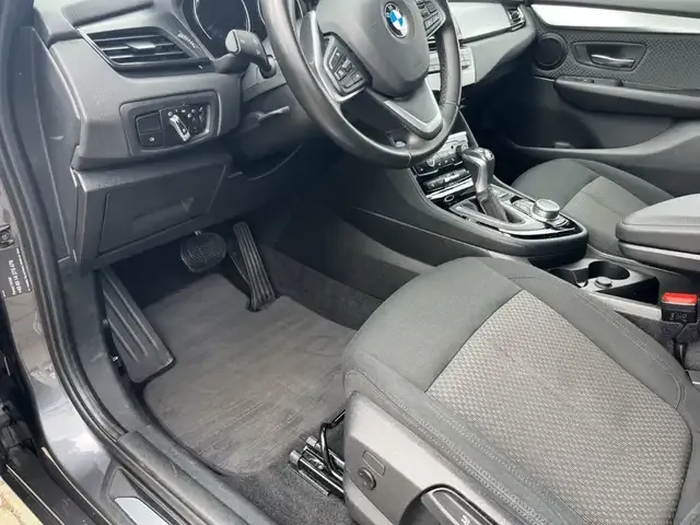 BMW 225