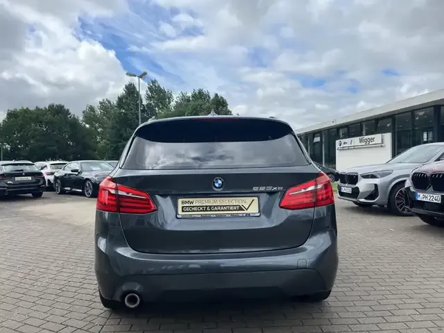 BMW 225