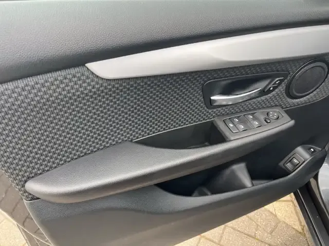 BMW 225