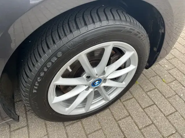BMW 225