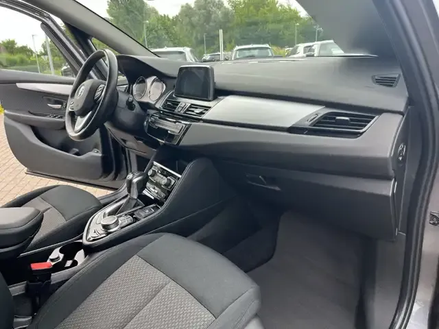 BMW 225