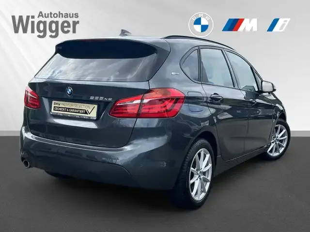 BMW 225