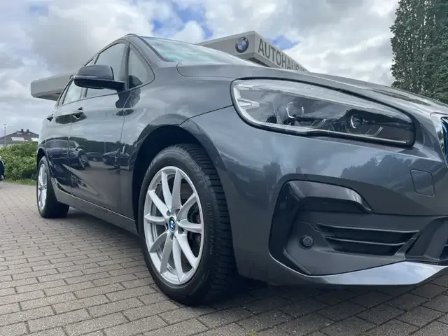 BMW 225