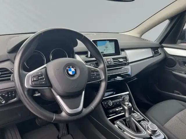 BMW 225