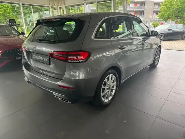Mercedes-Benz B 200