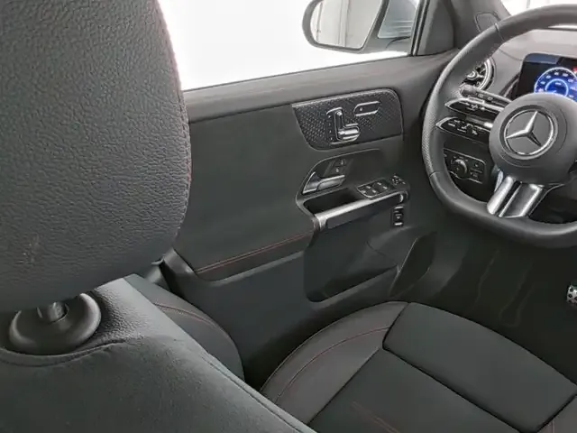 Mercedes-Benz EQB 300
