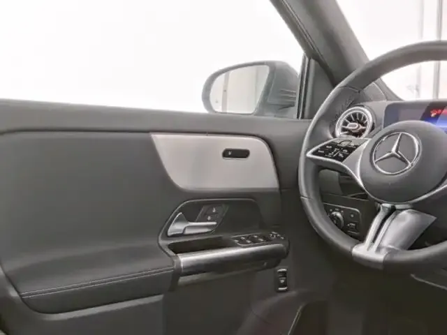 Mercedes-Benz EQA 300