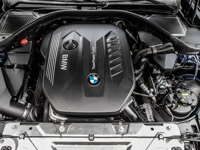 BMW 330
