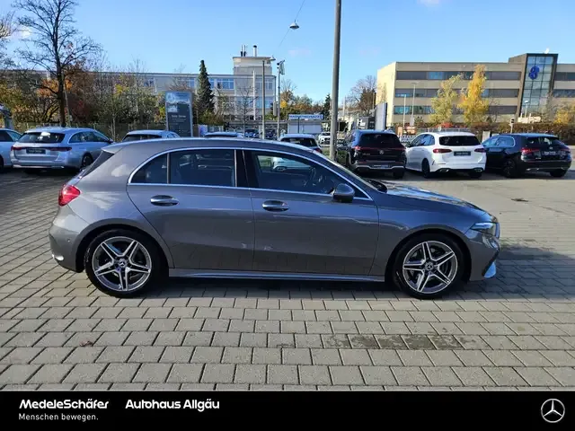 Mercedes-Benz A 220
