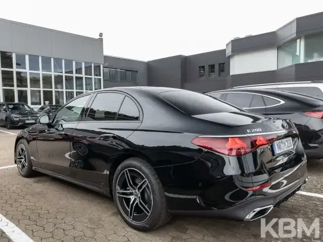 Mercedes-Benz E 200