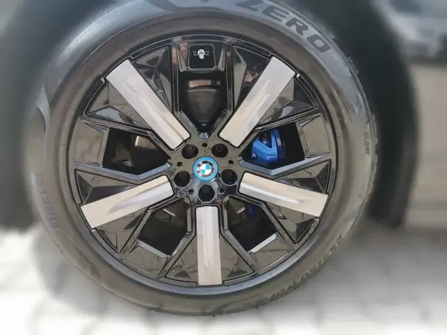 BMW iX