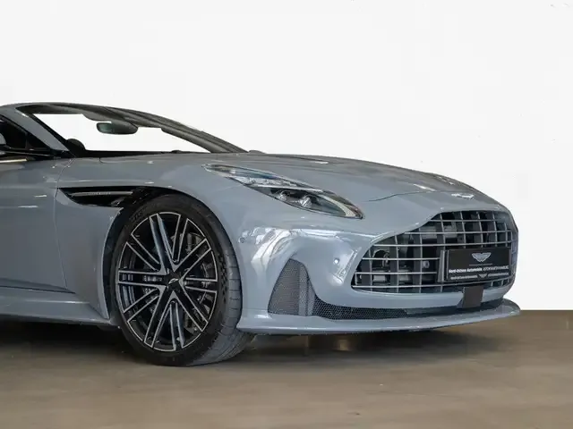 Aston Martin DB12