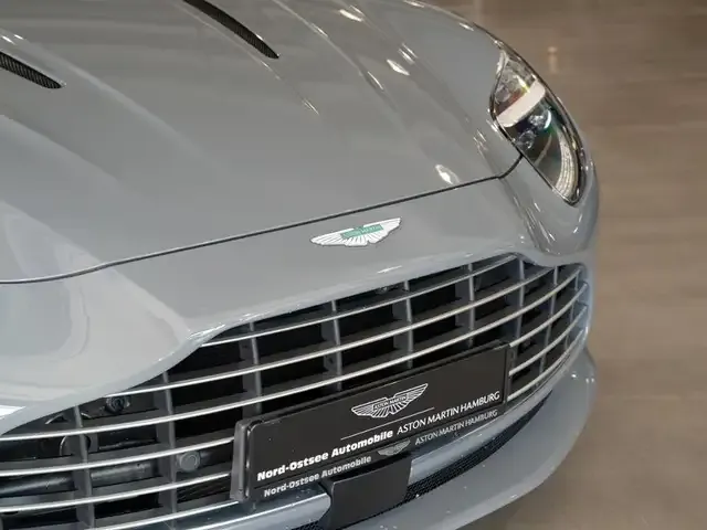 Aston Martin DB12