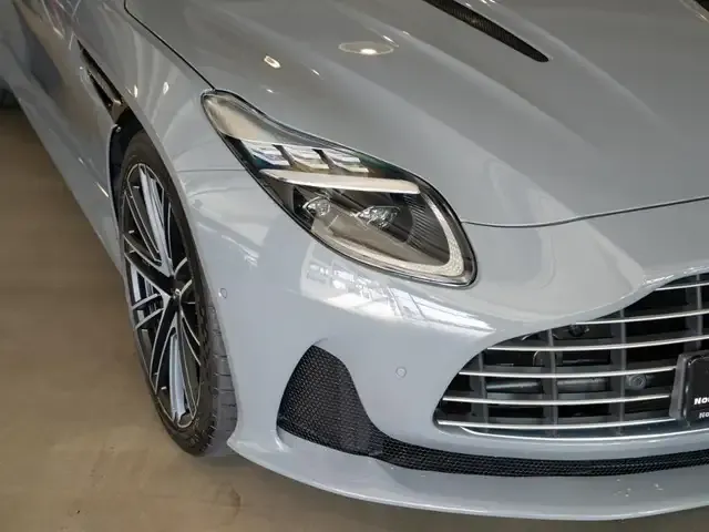Aston Martin DB12