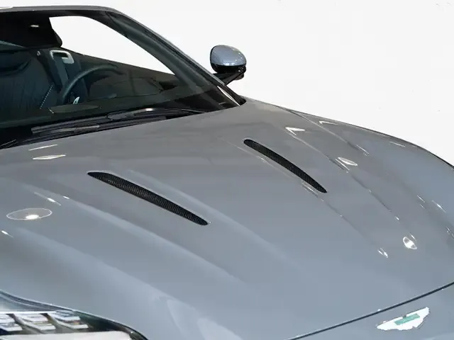 Aston Martin DB12