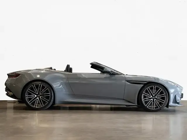 Aston Martin DB12