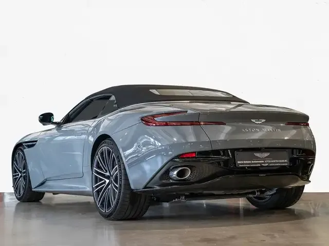Aston Martin DB12