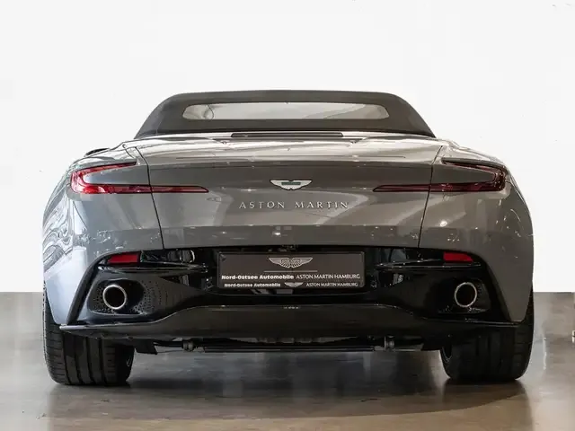 Aston Martin DB12