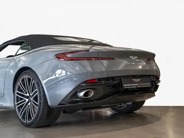 Aston Martin DB12