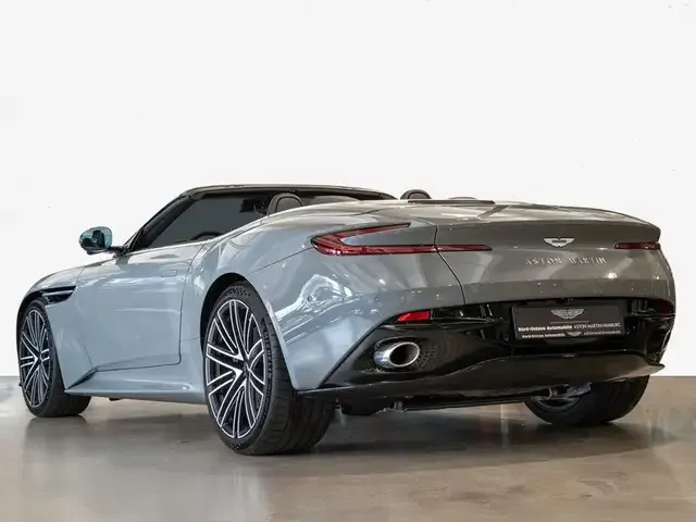 Aston Martin DB12