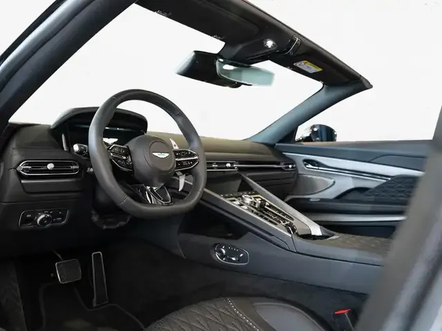 Aston Martin DB12