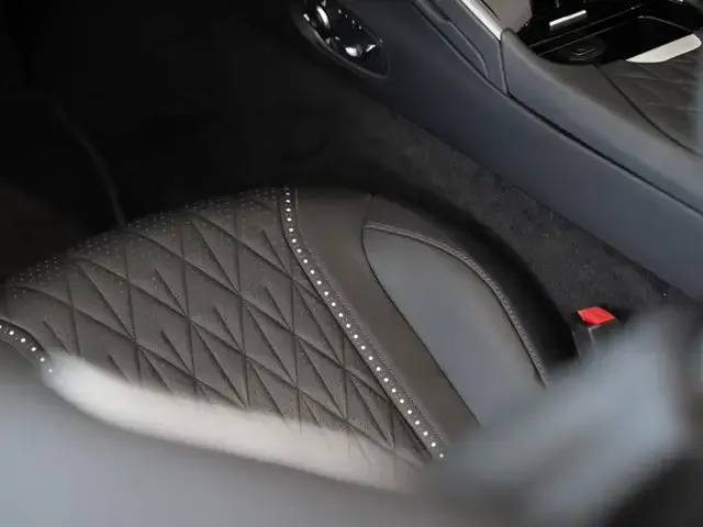 Aston Martin DB12