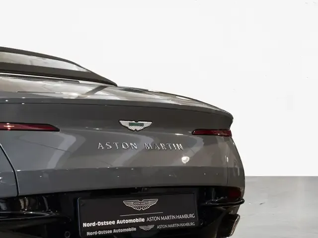 Aston Martin DB12