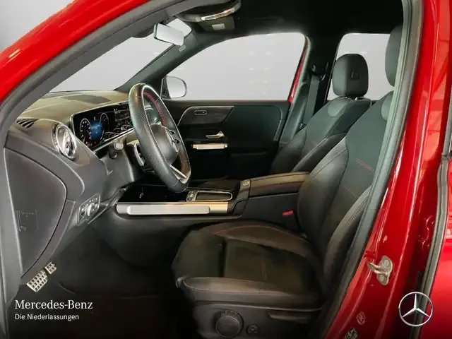 Mercedes-Benz GLB 220