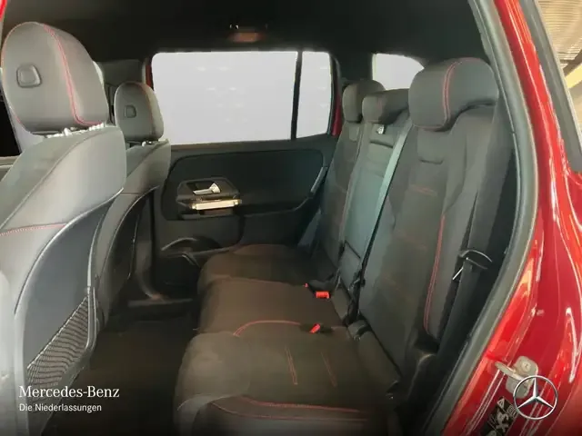 Mercedes-Benz GLB 220