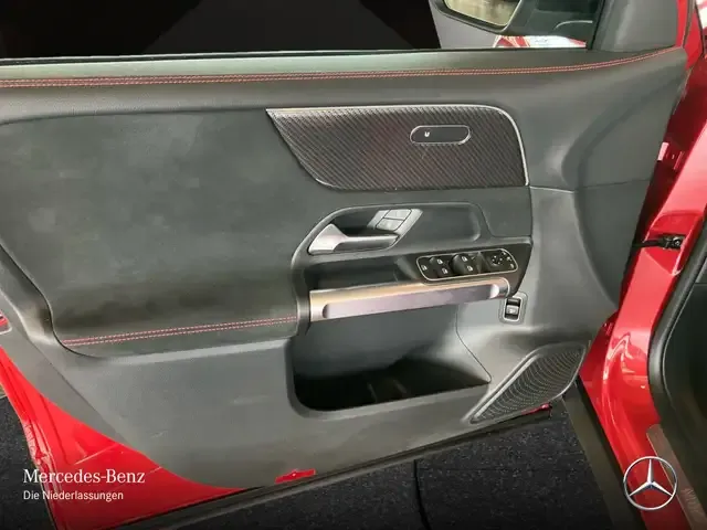 Mercedes-Benz GLB 220