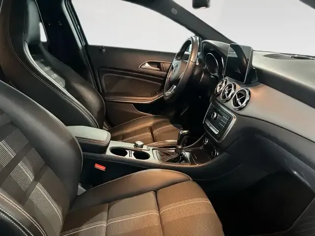 Mercedes-Benz GLA 200