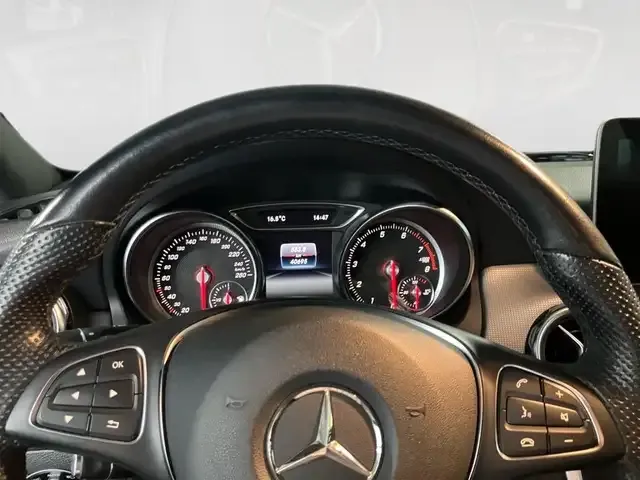 Mercedes-Benz GLA 200