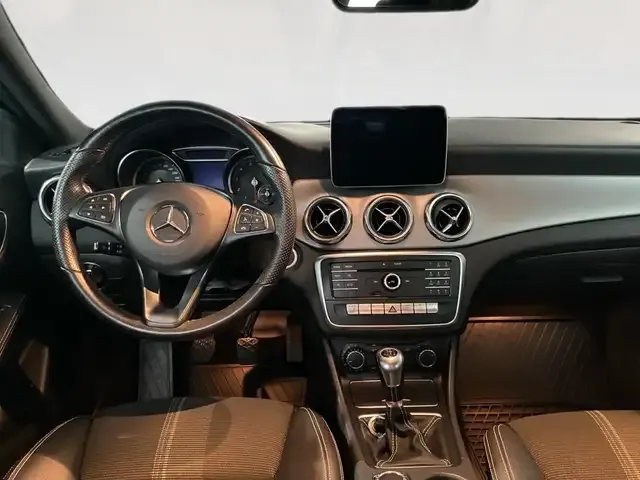 Mercedes-Benz GLA 200