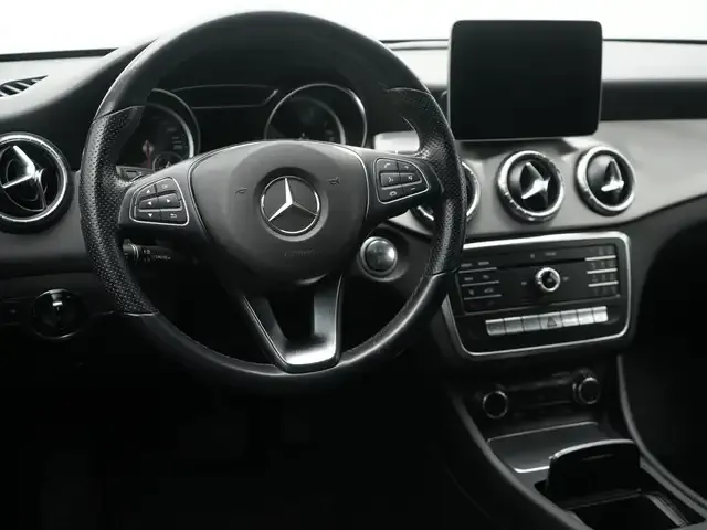 Mercedes-Benz CLA 220