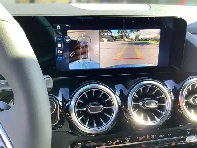 Mercedes-Benz GLA 220