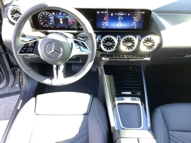 Mercedes-Benz GLA 220